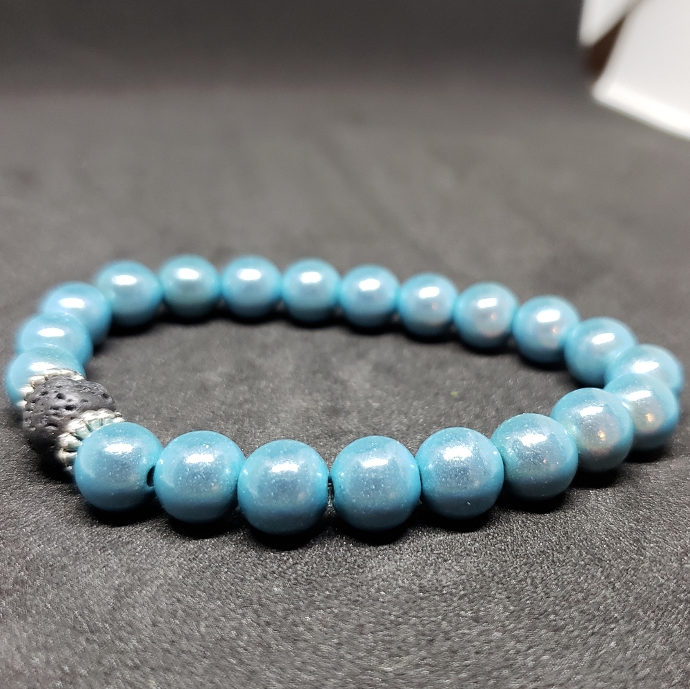 Essential oil diffusing bracelet - Picture 2 of 3